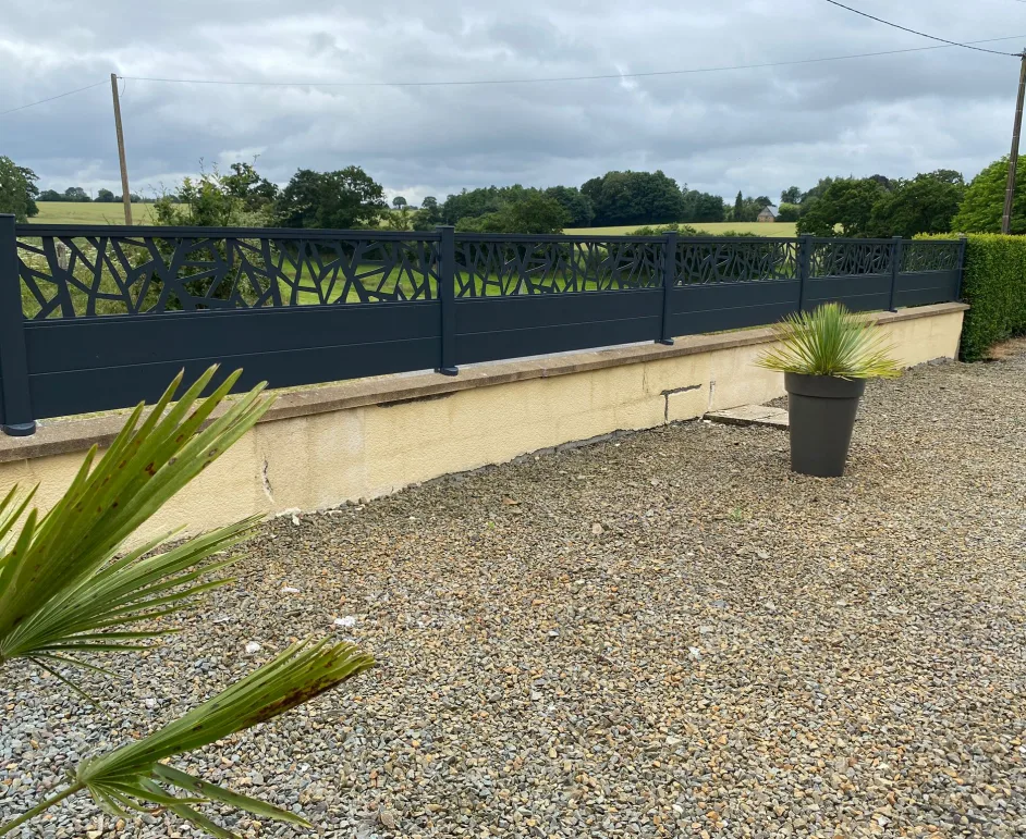 Clôtures aluminium — Détails et finitions