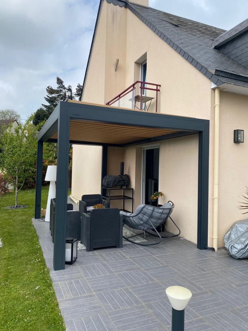 Mise en place d’une pergola bioclimatique à Cherbourg