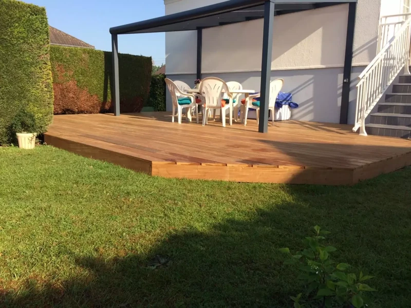 Photo 2 — Création d'une terrasse en bois avec une pergola aluminium à Saint-Lô