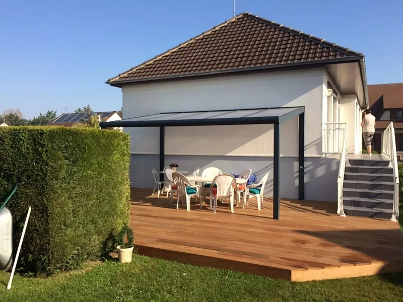 Photo 3 — Création d'une terrasse en bois avec une pergola aluminium à Saint-Lô