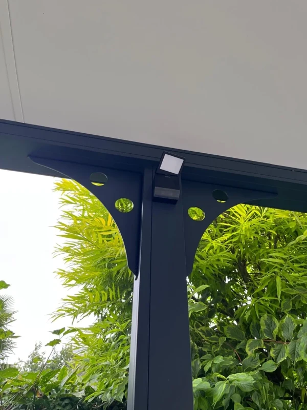 Photo 3 — Installation d’un carport Soko by Logikinov près de St-Lô