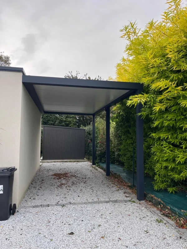 Installation d’un carport Soko by Logikinov près de St-Lô