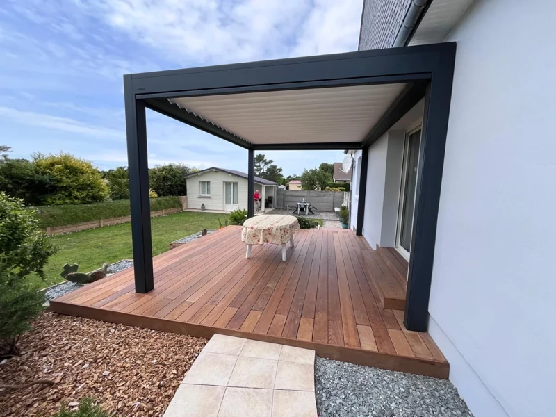 Photo 3 — Installation d'une pergola avec une terrasse en bois pour une maison à St Lô