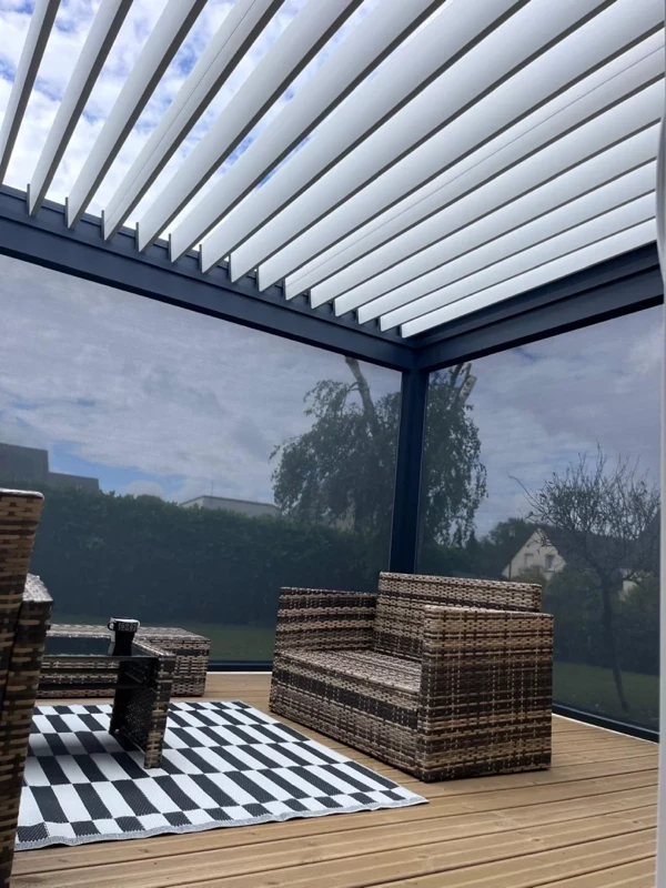 Photo 4 — Installation d'une pergola B160 avec stores à Saint-Gilles