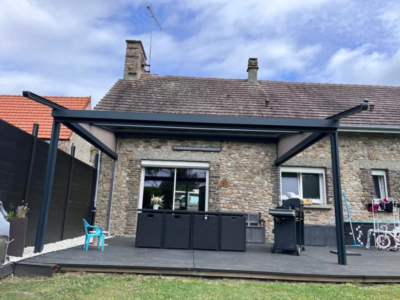 Photo 3 — Installation d'une pergola toile rétractable dans la Manche à Granville
