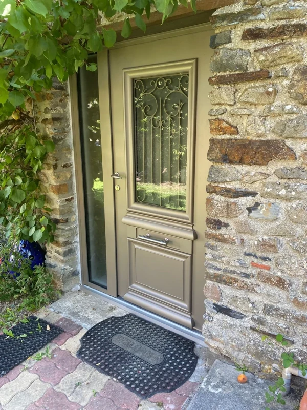 Installation d’une porte d’entrée Bel’m dans la manche ! à Avranches