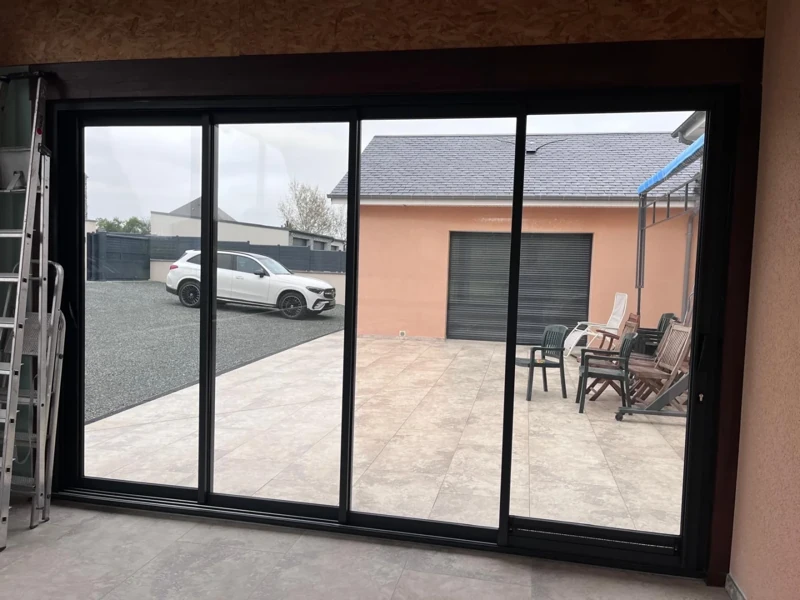 Photo 3 — Installation de baies vitrées Bochassy dans la manche à Avranches