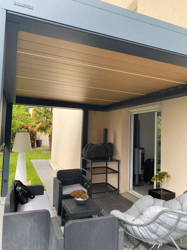 Photo 2 — Mise en place d’une pergola bioclimatique à Cherbourg