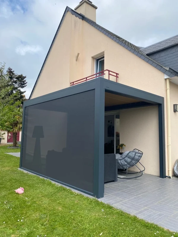Photo 3 — Mise en place d’une pergola bioclimatique à Cherbourg