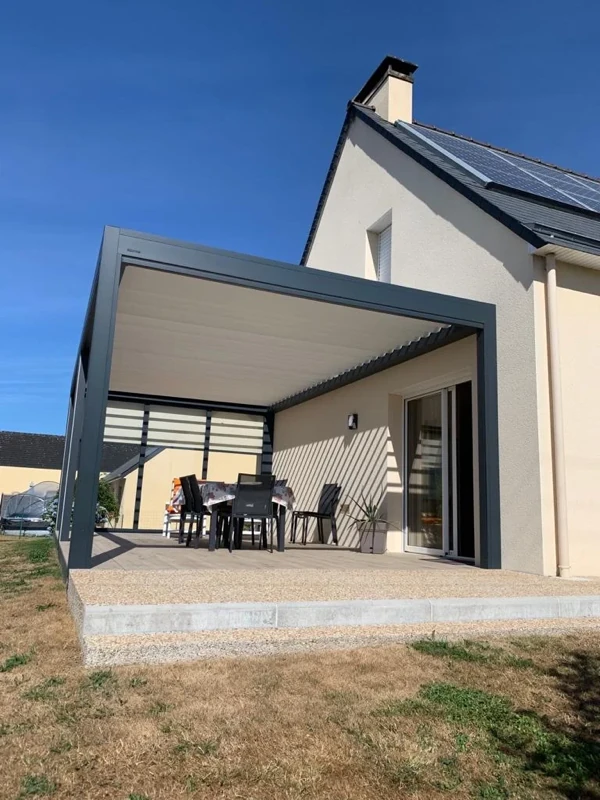 Photo 2 — Pose d'une pergola by Brustor à Sourdeval, près de St Lô