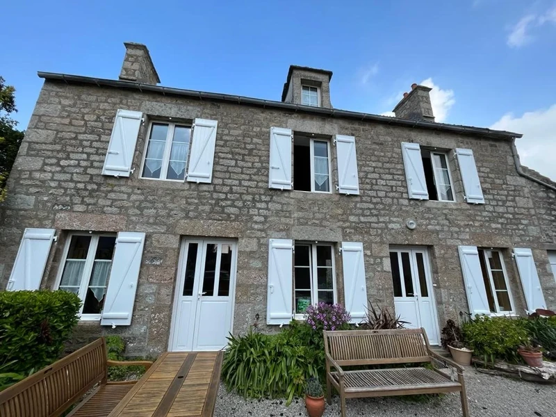 Photo 3 — Pose de portes fenêtres et volets battants par l'agence de St Lô