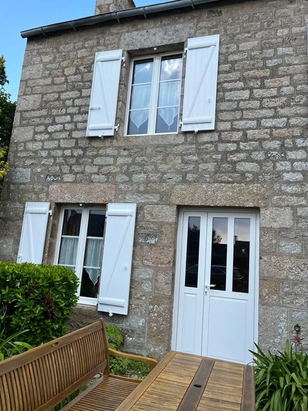 Photo 4 — Pose de portes fenêtres et volets battants par l'agence de St Lô