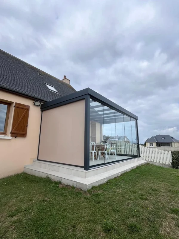 Photo 2 — Réalisation d’une pergola Brustor à Sainte-Mère-Église, dans la Manche