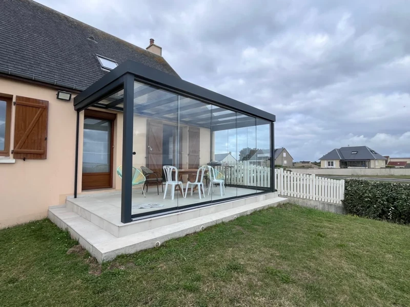 Réalisation d’une pergola Brustor à Sainte-Mère-Église, dans la Manche